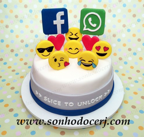 Bolo Facebook e WhatsApp! (Cód.: B254) Facebook and WhatsApp addicted! Slice....yes sliCe....to unlock and eat! :-)
